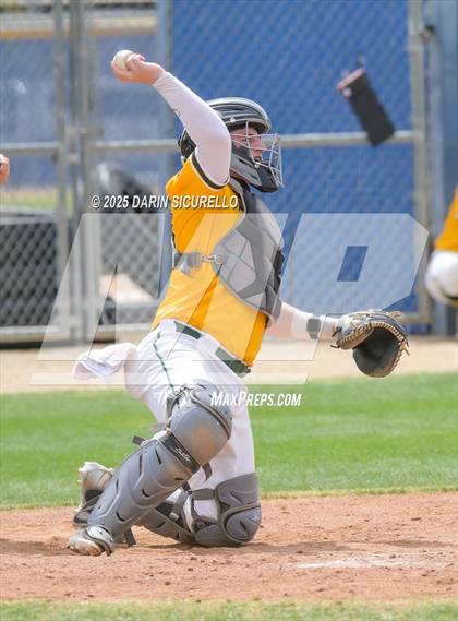 Thumbnail 1 in Glenbrook North vs. Redmond (Coach Bob Invitational) photogallery.