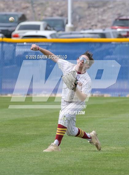 Thumbnail 1 in Glenbrook North vs. Redmond (Coach Bob Invitational) photogallery.