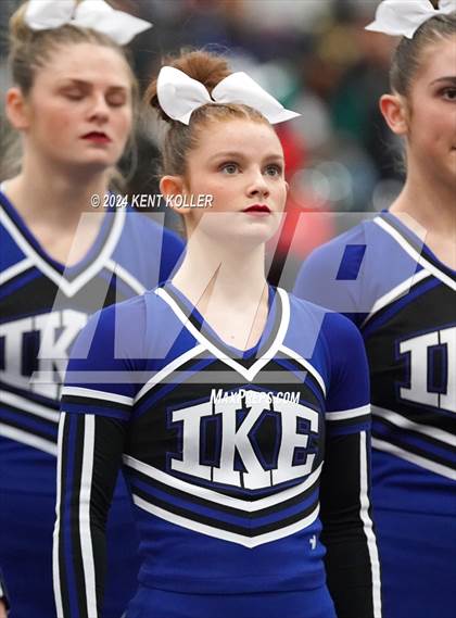 Thumbnail 3 in Utica Eisenhower vs. Franklin (MHSAA Districts) photogallery.