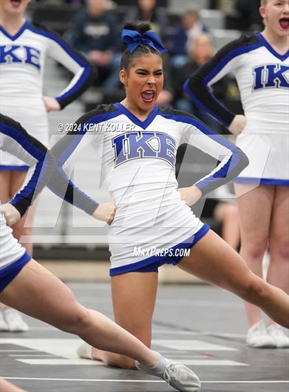 Thumbnail 3 in Utica Eisenhower vs. Franklin (MHSAA Districts) photogallery.