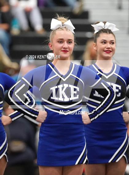 Thumbnail 1 in Utica Eisenhower vs. Franklin (MHSAA Districts) photogallery.