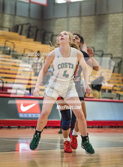 Thumbnail 2 in Harvard-Westlake vs. Mira Costa (Kiernan Klassic Showcase) photogallery.