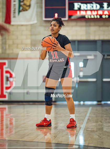 Thumbnail 3 in Harvard-Westlake vs. Mira Costa (Kiernan Klassic Showcase) photogallery.