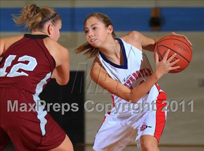 Thumbnail 2 in Alcoa vs South Doyle (Kroger Thanksgiving Classic) photogallery.