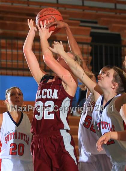 Thumbnail 3 in Alcoa vs South Doyle (Kroger Thanksgiving Classic) photogallery.