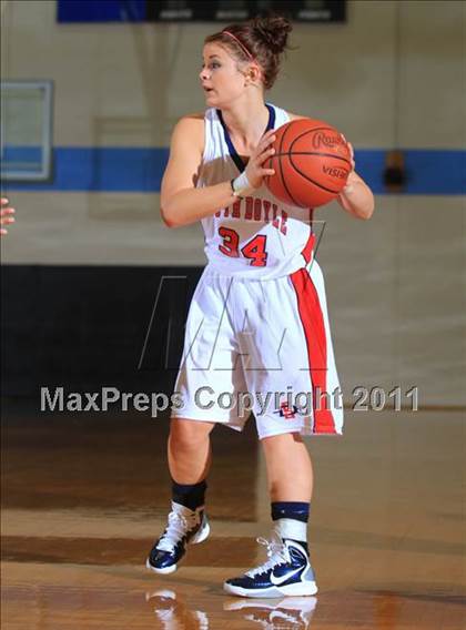 Thumbnail 3 in Alcoa vs South Doyle (Kroger Thanksgiving Classic) photogallery.