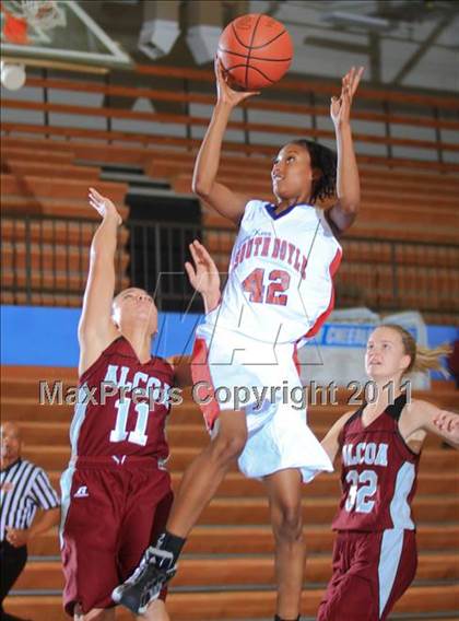 Thumbnail 2 in Alcoa vs South Doyle (Kroger Thanksgiving Classic) photogallery.