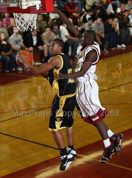 Thumbnail 2 in St. Anthony vs. Bishop O'Dowd (MaxPreps Holiday Classic) photogallery.