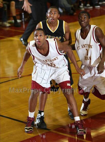Thumbnail 3 in St. Anthony vs. Bishop O'Dowd (MaxPreps Holiday Classic) photogallery.