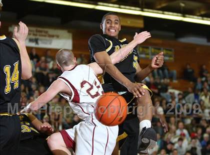 Thumbnail 2 in St. Anthony vs. Bishop O'Dowd (MaxPreps Holiday Classic) photogallery.