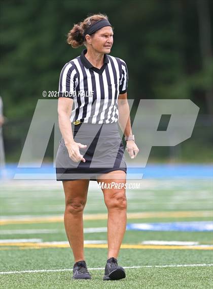 Thumbnail 2 in Darien vs. Ludlowe  (CIAC Class L Final) photogallery.