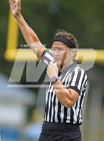 Thumbnail 2 in Darien vs. Ludlowe  (CIAC Class L Final) photogallery.