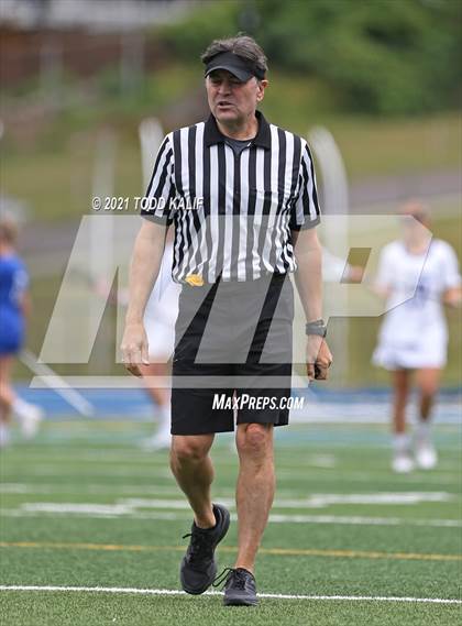 Thumbnail 1 in Darien vs. Ludlowe  (CIAC Class L Final) photogallery.