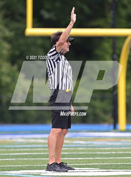 Thumbnail 3 in Darien vs. Ludlowe  (CIAC Class L Final) photogallery.