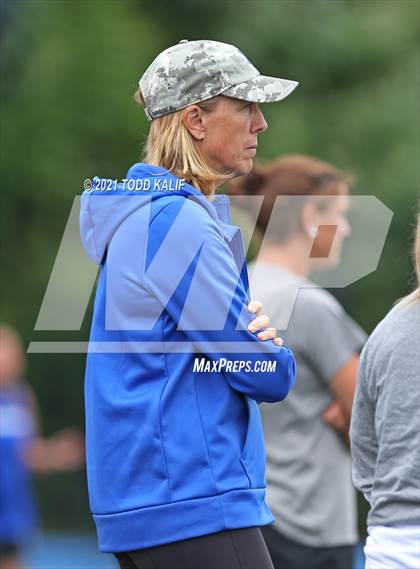 Thumbnail 1 in Darien vs. Ludlowe  (CIAC Class L Final) photogallery.