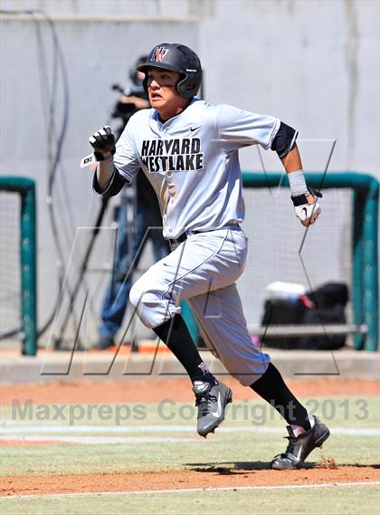 Thumbnail 1 in Venice vs. Harvard-Westlake (National High School Invitational) photogallery.