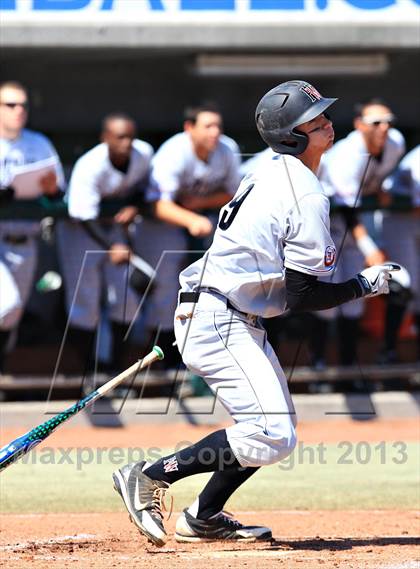 Thumbnail 2 in Venice vs. Harvard-Westlake (National High School Invitational) photogallery.