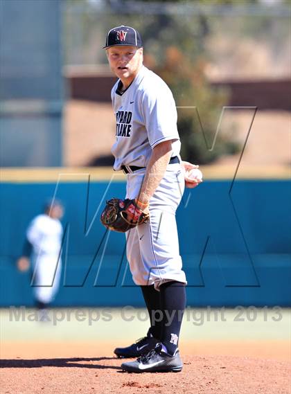 Thumbnail 1 in Venice vs. Harvard-Westlake (National High School Invitational) photogallery.