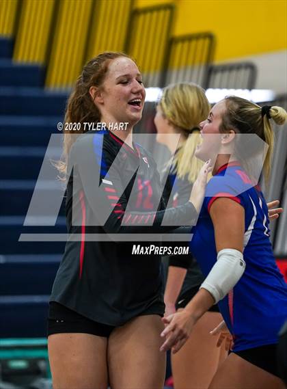 Thumbnail 1 in Terre Haute North Vigo vs. Plainfield (IHSAA 4A Sectional) photogallery.