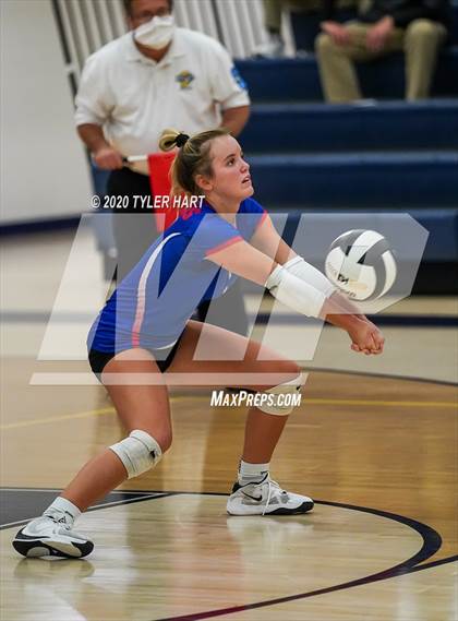 Thumbnail 3 in Terre Haute North Vigo vs. Plainfield (IHSAA 4A Sectional) photogallery.