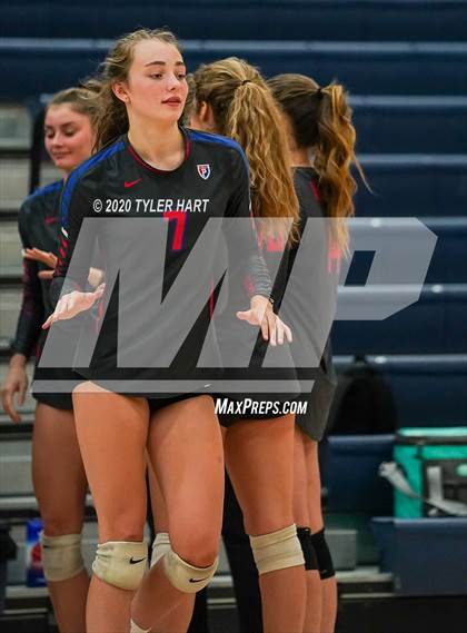 Thumbnail 1 in Terre Haute North Vigo vs. Plainfield (IHSAA 4A Sectional) photogallery.
