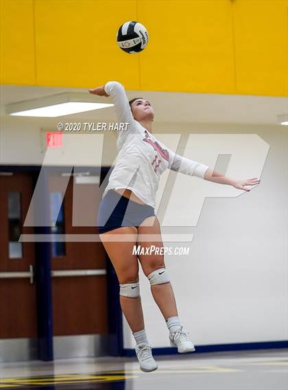 Thumbnail 3 in Terre Haute North Vigo vs. Plainfield (IHSAA 4A Sectional) photogallery.