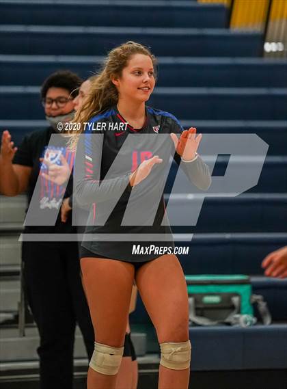 Thumbnail 3 in Terre Haute North Vigo vs. Plainfield (IHSAA 4A Sectional) photogallery.
