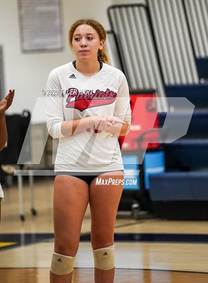 Thumbnail 1 in Terre Haute North Vigo vs. Plainfield (IHSAA 4A Sectional) photogallery.