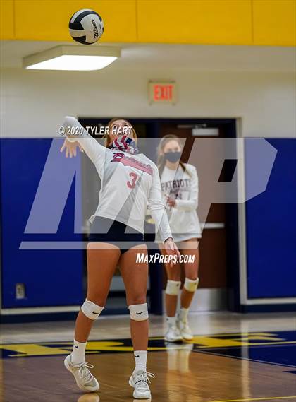 Thumbnail 3 in Terre Haute North Vigo vs. Plainfield (IHSAA 4A Sectional) photogallery.