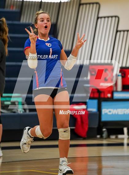 Thumbnail 2 in Terre Haute North Vigo vs. Plainfield (IHSAA 4A Sectional) photogallery.
