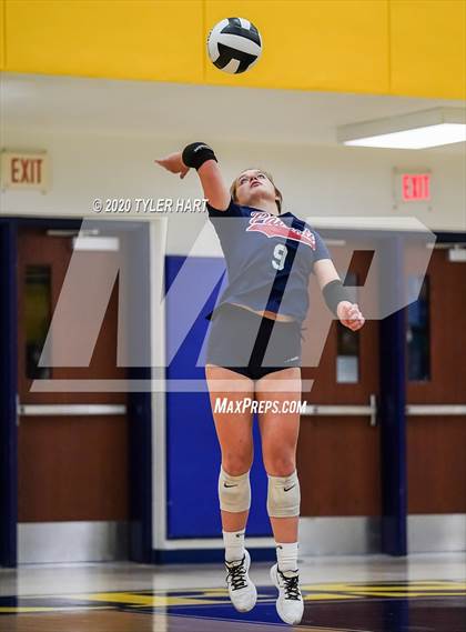 Thumbnail 3 in Terre Haute North Vigo vs. Plainfield (IHSAA 4A Sectional) photogallery.