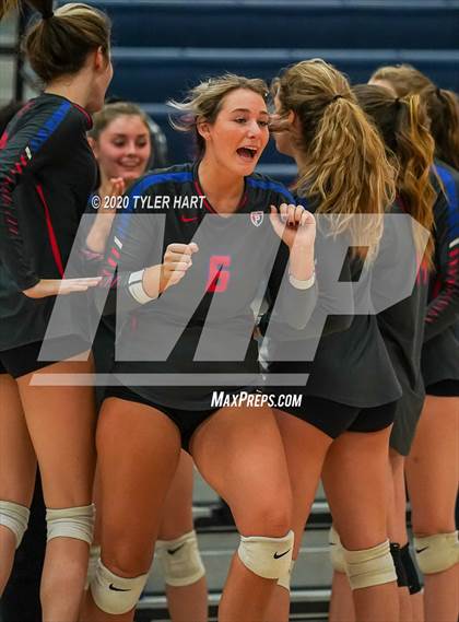 Thumbnail 3 in Terre Haute North Vigo vs. Plainfield (IHSAA 4A Sectional) photogallery.