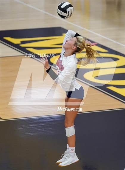 Thumbnail 1 in Terre Haute North Vigo vs. Plainfield (IHSAA 4A Sectional) photogallery.
