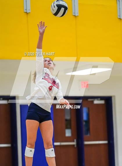 Thumbnail 3 in Terre Haute North Vigo vs. Plainfield (IHSAA 4A Sectional) photogallery.