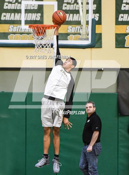 Thumbnail 3 in Bishop O'Dowd vs. Salesian College Preparatory photogallery.