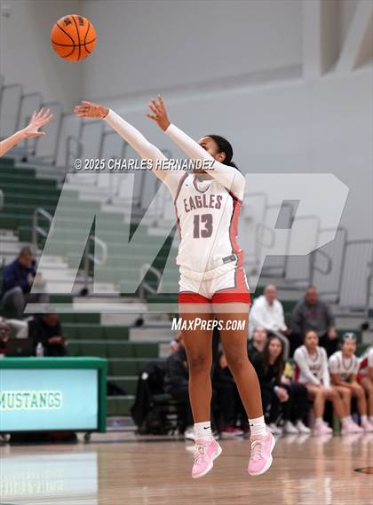 Thumbnail 2 in Brentwood School vs. Sage Hill (MIra Costa Classic) photogallery.