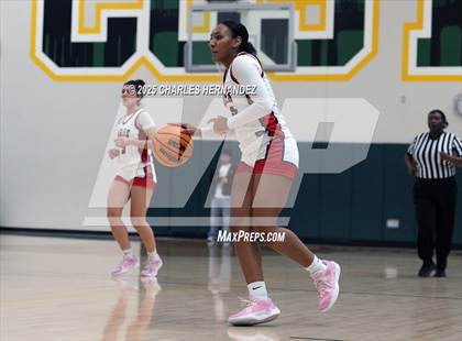 Thumbnail 2 in Brentwood School vs. Sage Hill (MIra Costa Classic) photogallery.