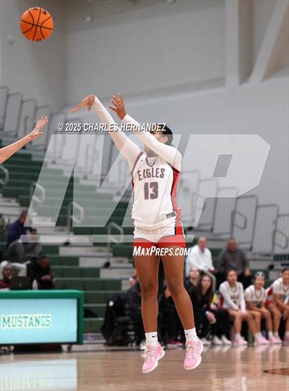 Thumbnail 3 in Brentwood School vs. Sage Hill (MIra Costa Classic) photogallery.