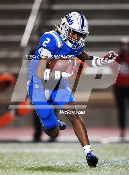 Thumbnail 1 in Bellville vs. Connally (UIL 4A Football Division II Region 3 Bi-District Playoff) photogallery.