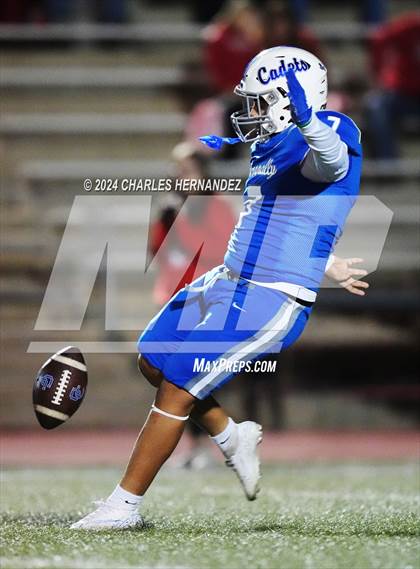 Thumbnail 2 in Bellville vs. Connally (UIL 4A Football Division II Region 3 Bi-District Playoff) photogallery.