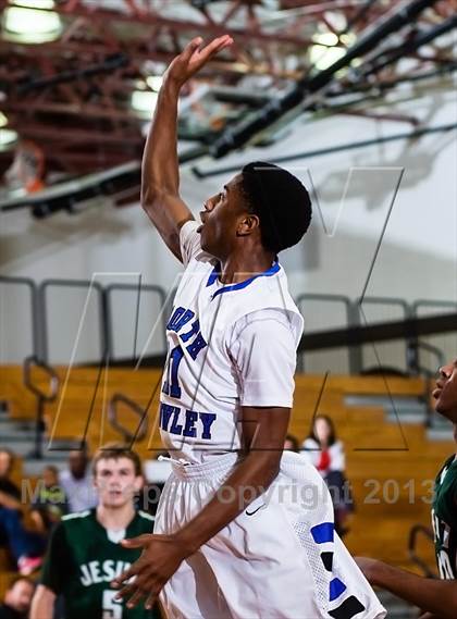 Thumbnail 1 in North Crowley vs. Strake Jesuit (McDonald's Texas Invitational) photogallery.