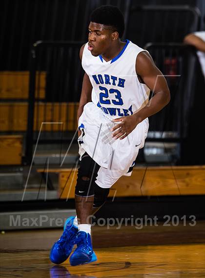 Thumbnail 2 in North Crowley vs. Strake Jesuit (McDonald's Texas Invitational) photogallery.