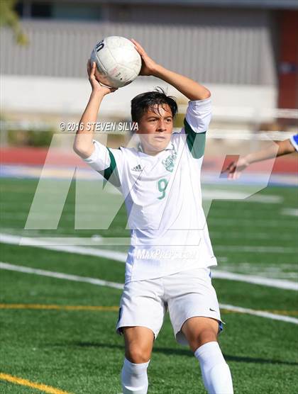 Thumbnail 3 in Grossmont vs. Hilltop (Grossmont Holiday Tournament) photogallery.