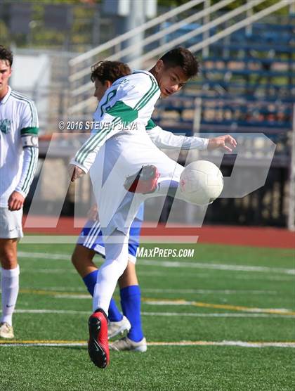 Thumbnail 2 in Grossmont vs. Hilltop (Grossmont Holiday Tournament) photogallery.