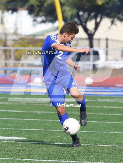 Thumbnail 1 in Grossmont vs. Hilltop (Grossmont Holiday Tournament) photogallery.
