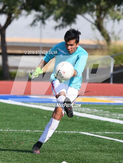 Thumbnail 2 in Grossmont vs. Hilltop (Grossmont Holiday Tournament) photogallery.