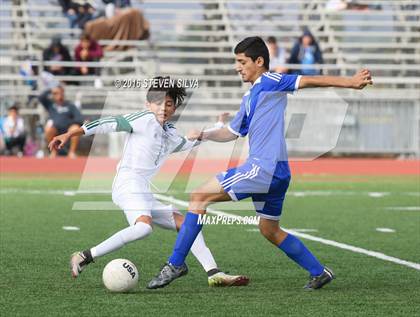 Thumbnail 2 in Grossmont vs. Hilltop (Grossmont Holiday Tournament) photogallery.
