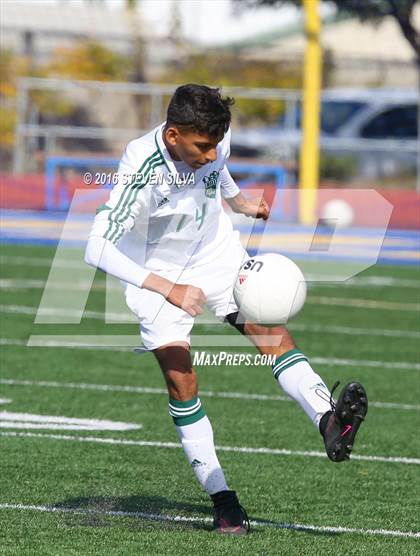 Thumbnail 2 in Grossmont vs. Hilltop (Grossmont Holiday Tournament) photogallery.
