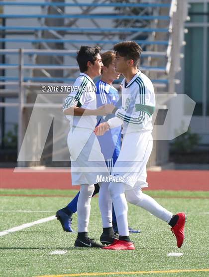 Thumbnail 2 in Grossmont vs. Hilltop (Grossmont Holiday Tournament) photogallery.