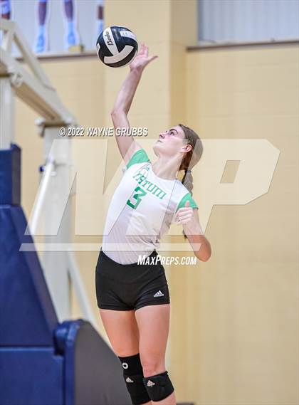 Thumbnail 2 in Tatum vs. White Oak (UIL 3A Region Quarterfinal Playoff) photogallery.